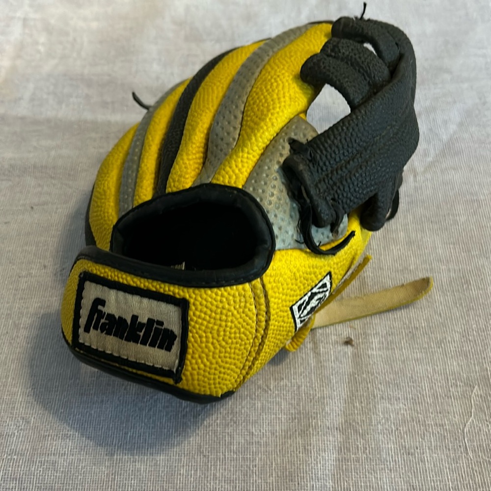 Franklin child sport glove